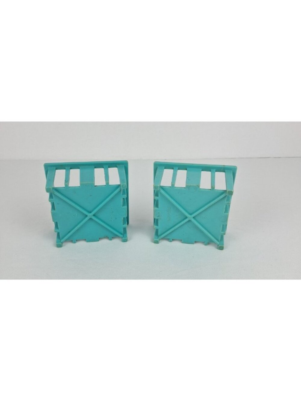 Pair of 2 Vintage Fisher Price Little People - Blue Cribs 1972 - Picture 4 of 5